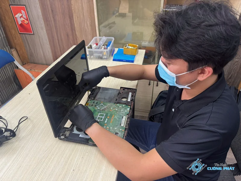 Ảnh đại diện sửa bản lề laptop