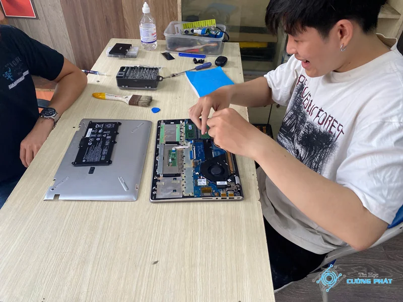 Ảnh đại diện sửa laptop không lên nguồn